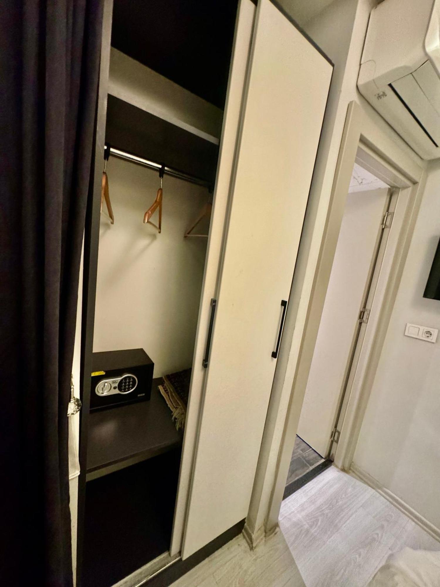 Aram Edessa Hotel Istanboel Buitenkant foto